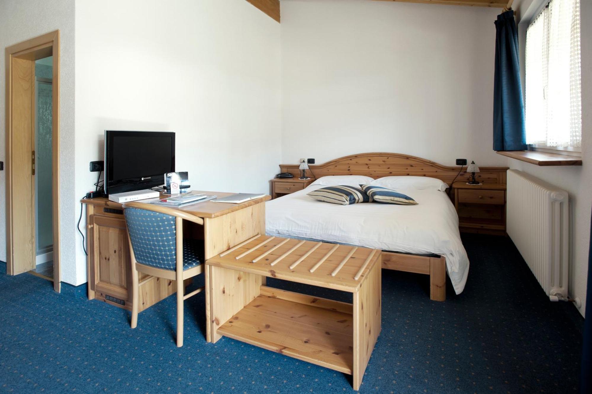 Sport Hotel Alpina Мадезимо Екстериор снимка